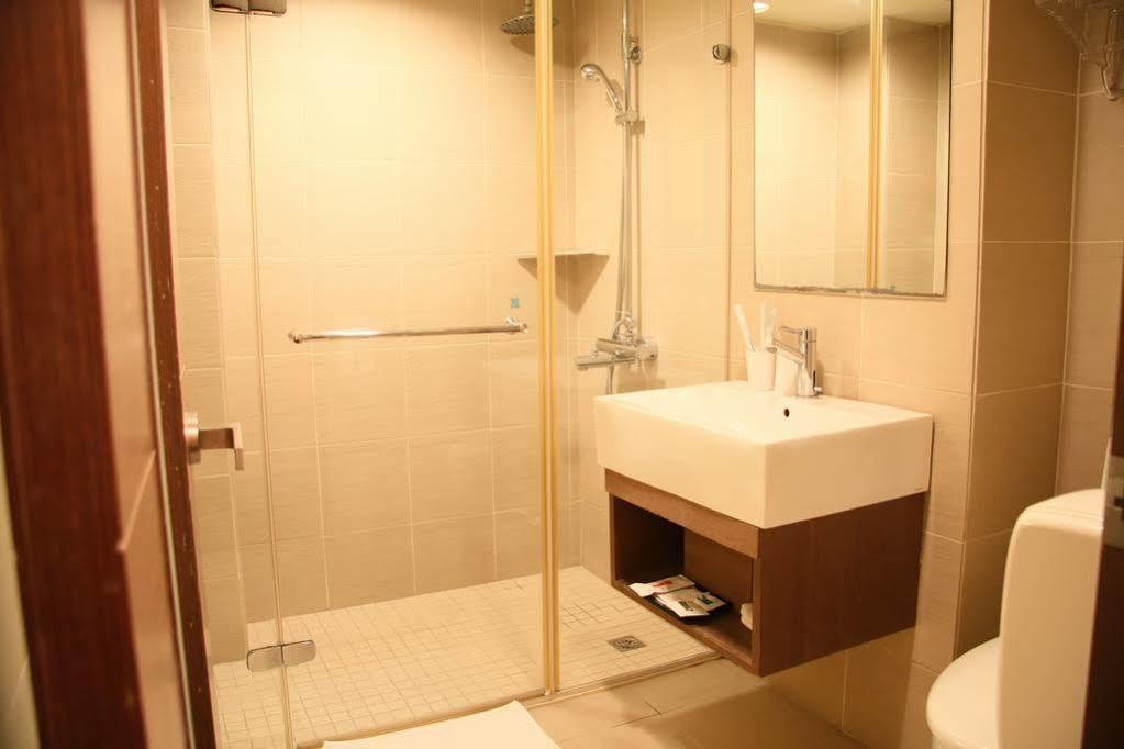 Vip Hotel Taipei Exterior photo