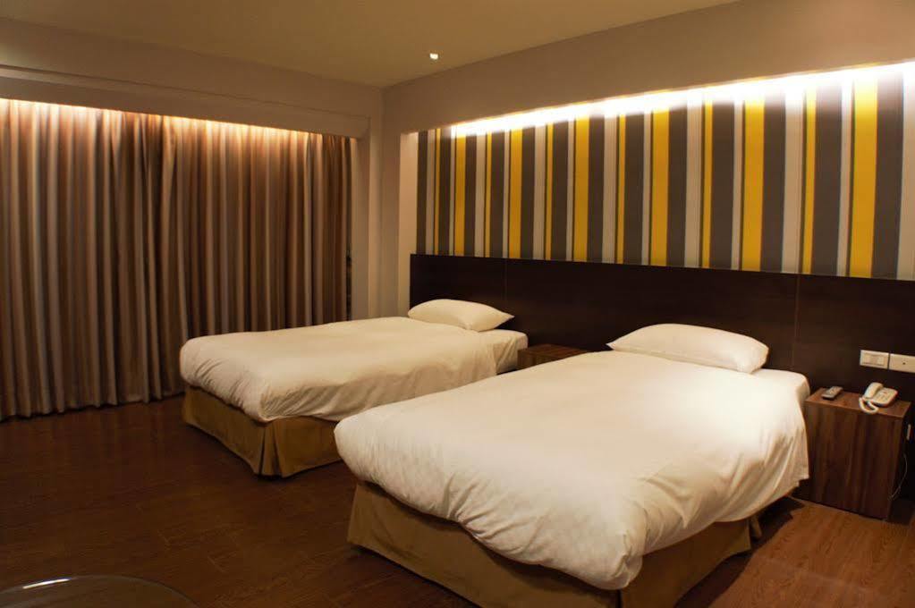 Vip Hotel Taipei Exterior photo